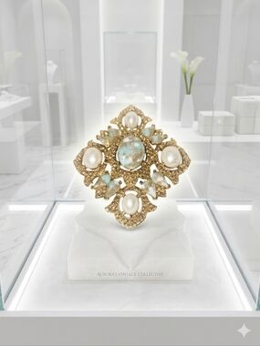 Sarah Coventry Gold-Tone Brooch with Turquoise Blue and Cream Pearls